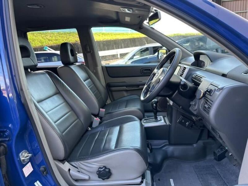 X-TRAIL