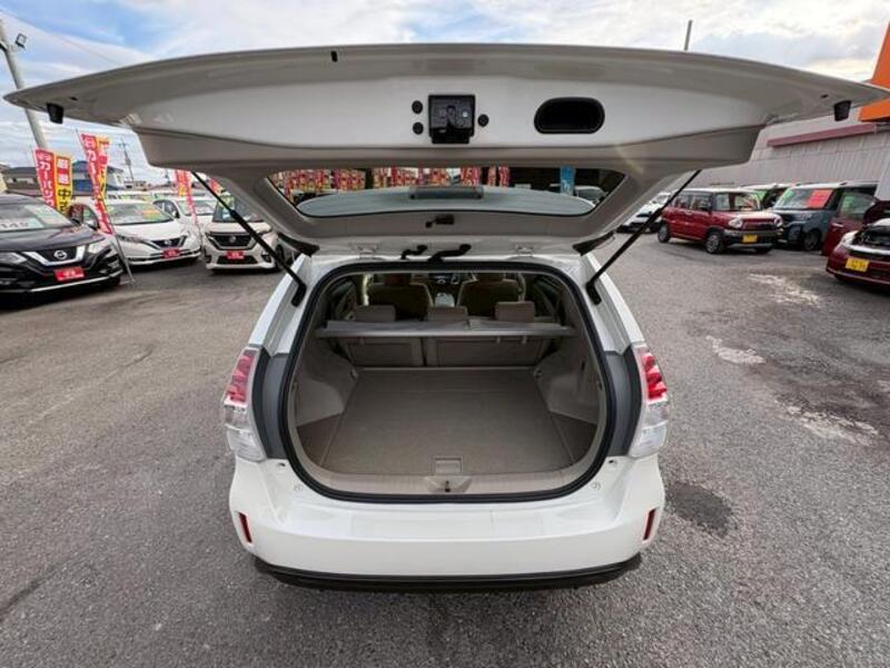 PRIUS ALPHA