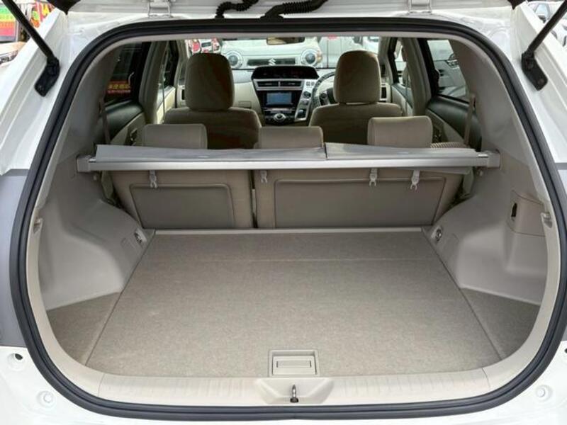 PRIUS ALPHA