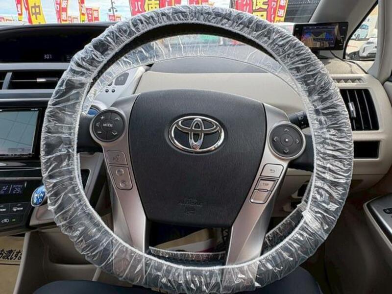 PRIUS ALPHA