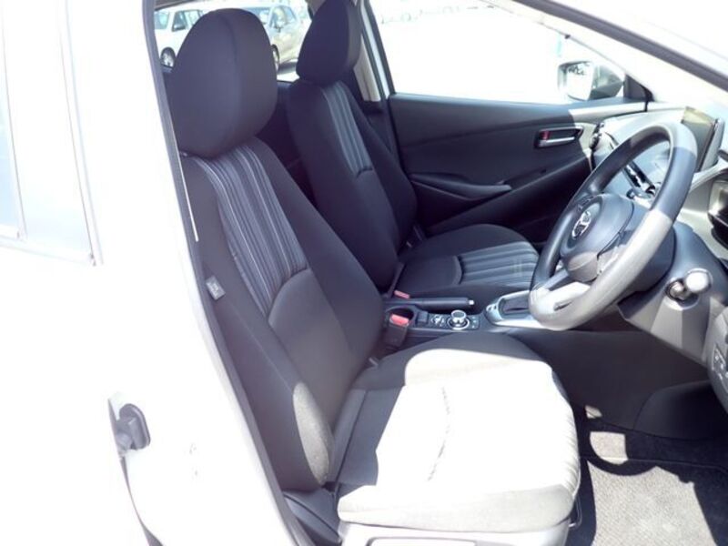 MAZDA2