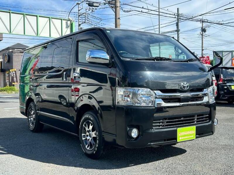 TOYOTA HIACE VAN