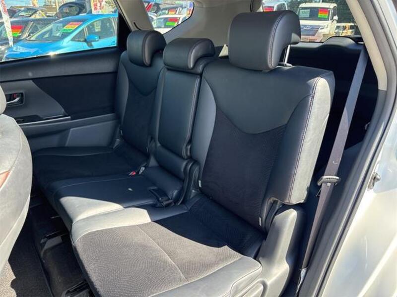 PRIUS ALPHA
