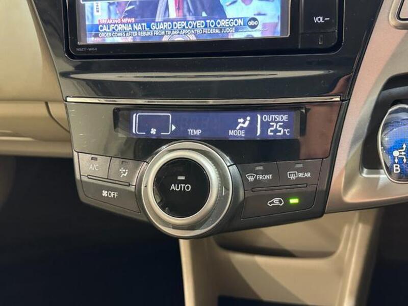 PRIUS ALPHA