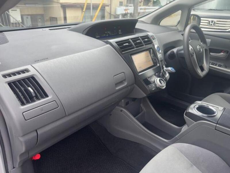 PRIUS ALPHA