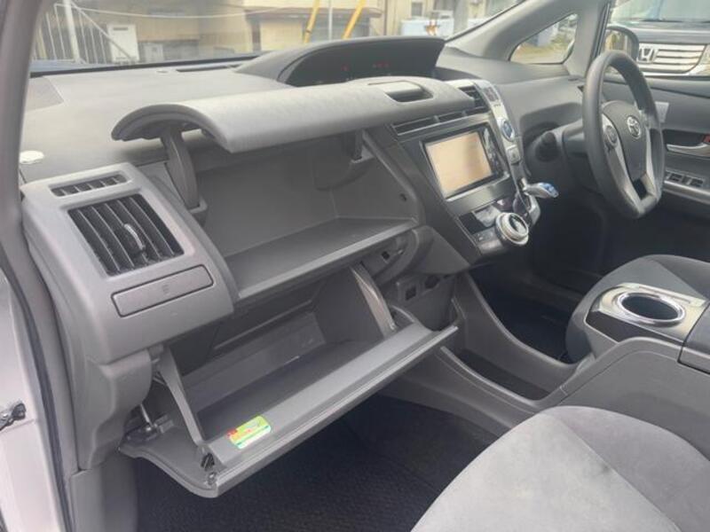 PRIUS ALPHA