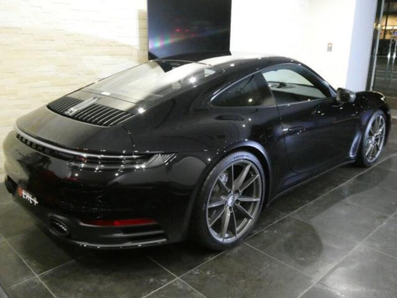 911