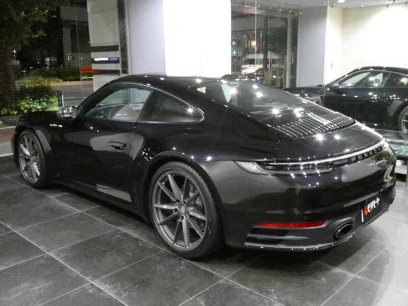 911