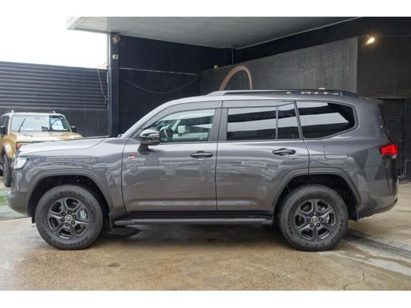 LAND CRUISER