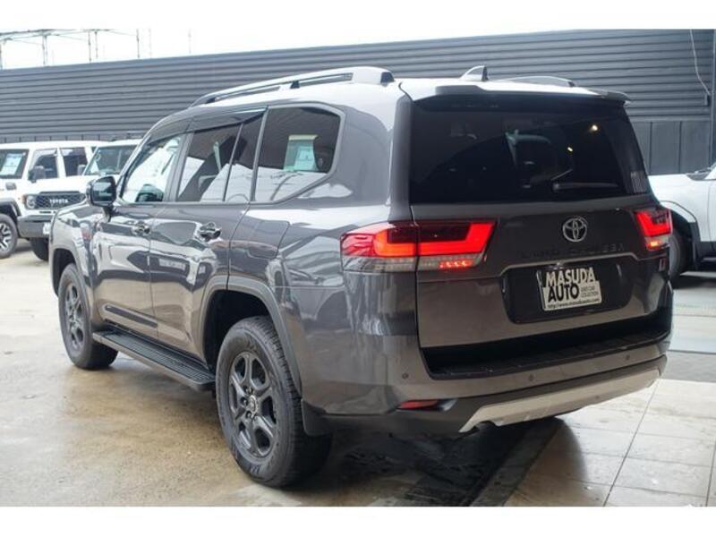 LAND CRUISER