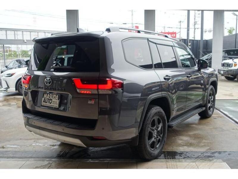 LAND CRUISER
