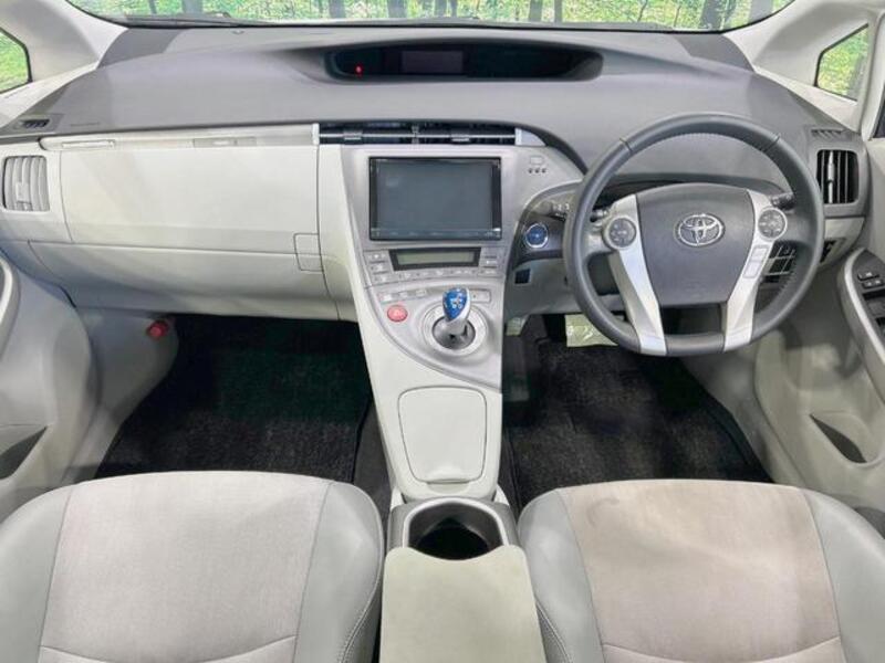 PRIUS PHV