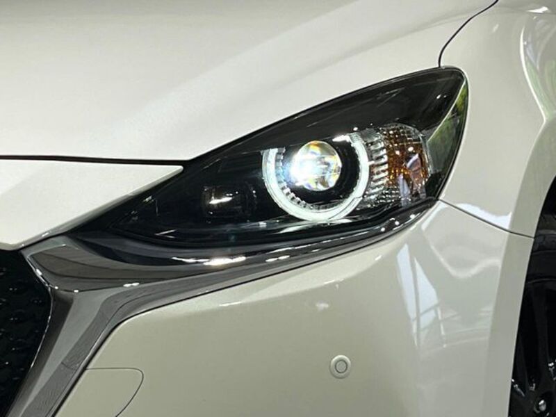MAZDA2
