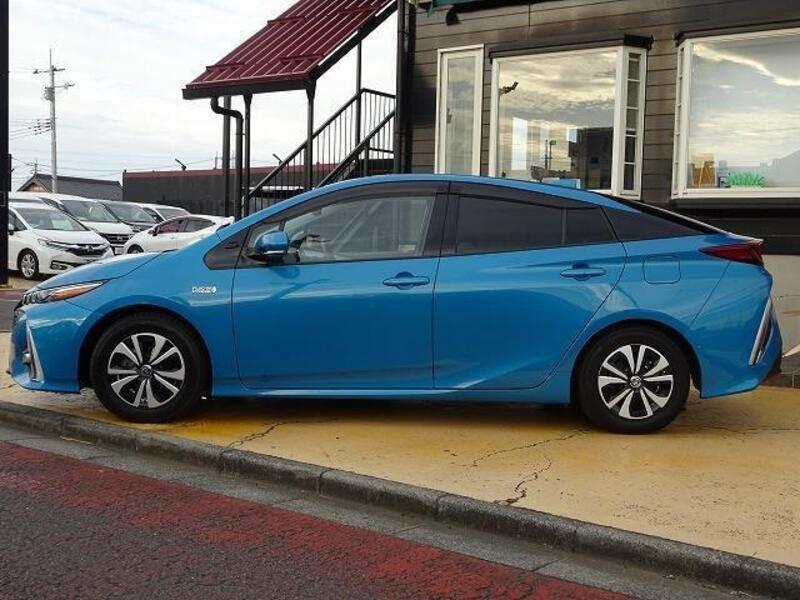 PRIUS PHV
