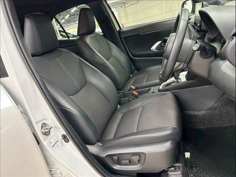 YARIS CROSS