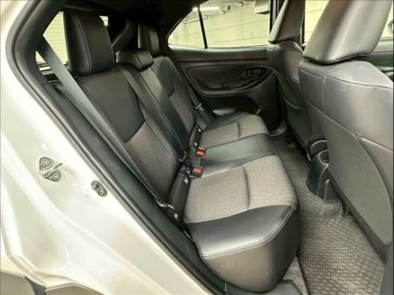 YARIS CROSS