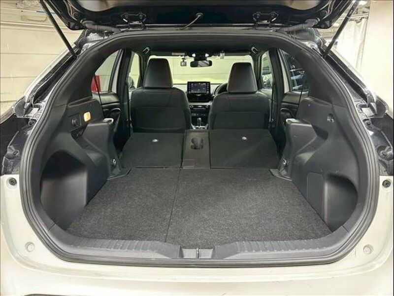 YARIS CROSS