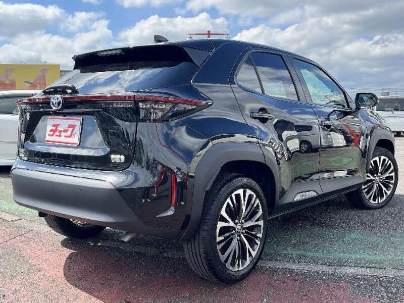 YARIS CROSS