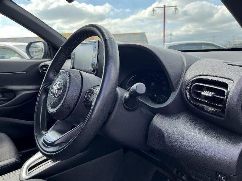 YARIS CROSS