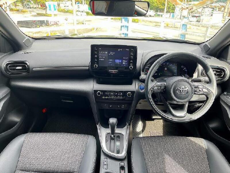 YARIS CROSS