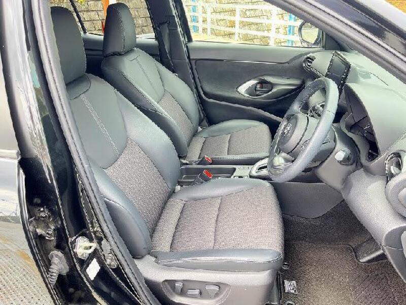YARIS CROSS