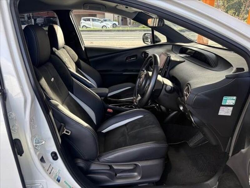 PRIUS PHV