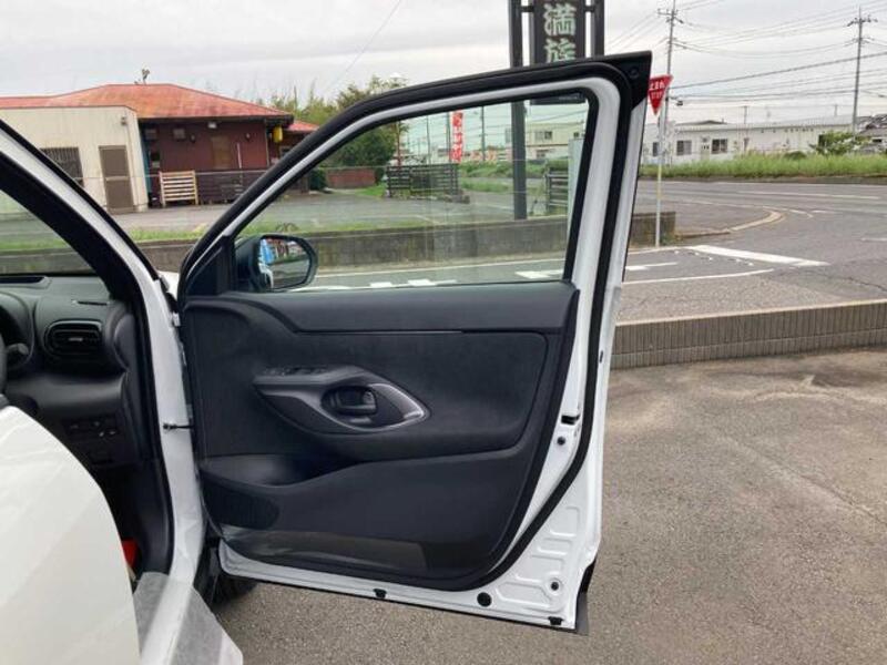 YARIS CROSS