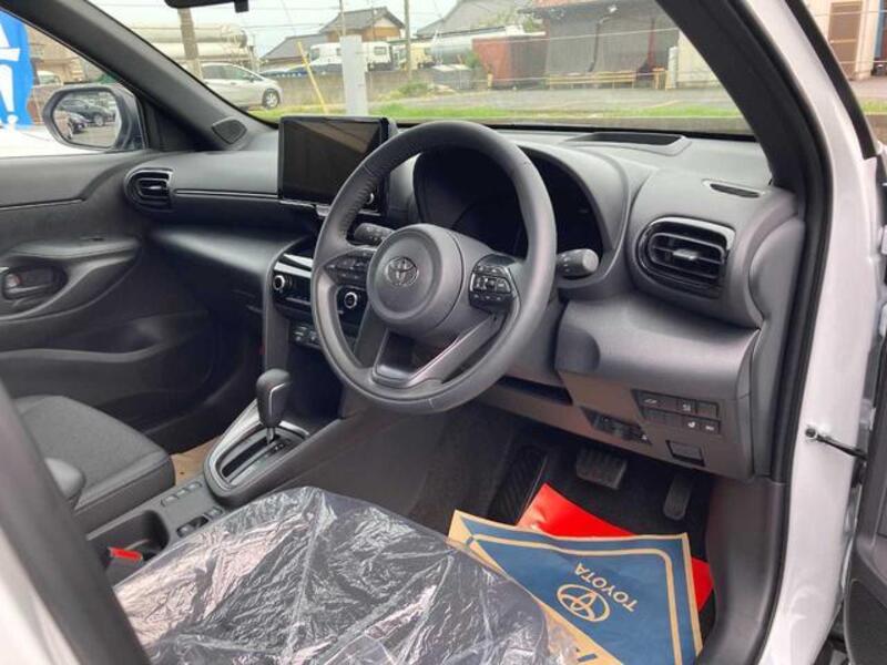 YARIS CROSS