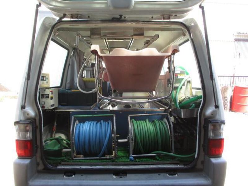 BONGO VAN