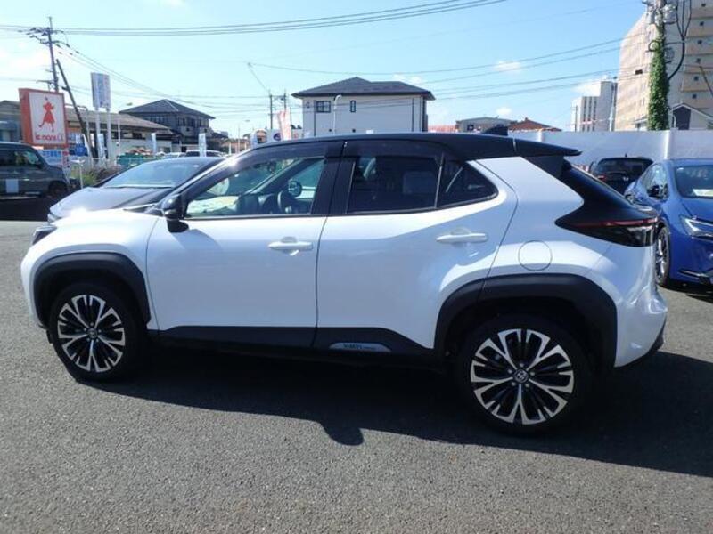 YARIS CROSS