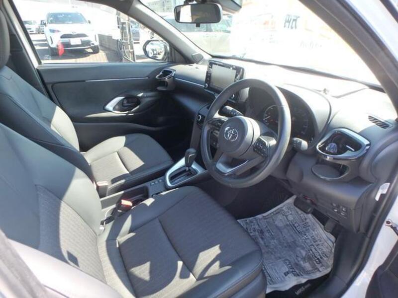 YARIS CROSS