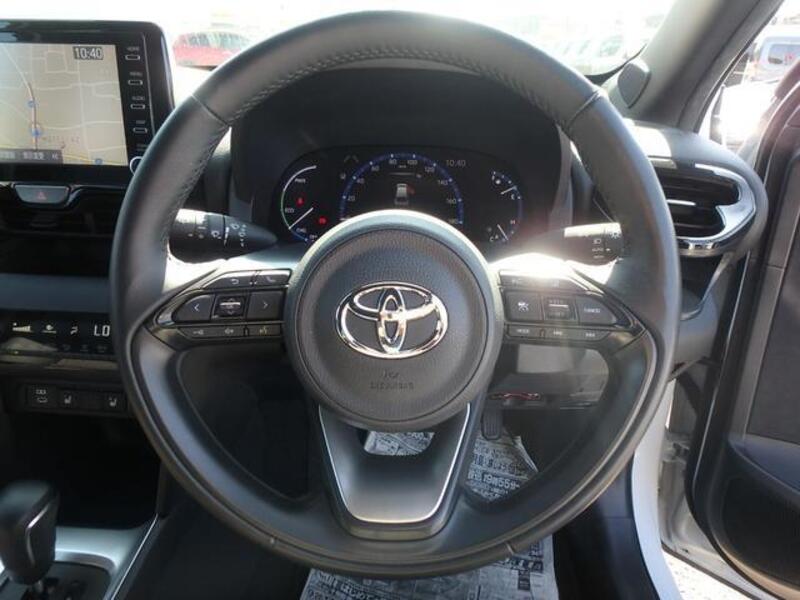 YARIS CROSS