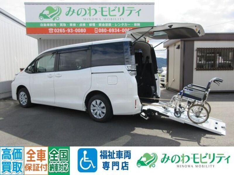 TOYOTA VOXY