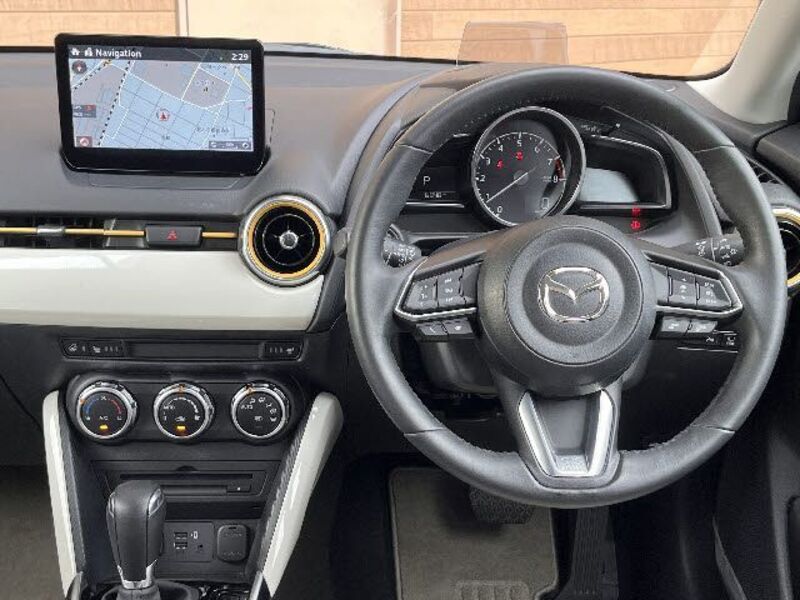 MAZDA2