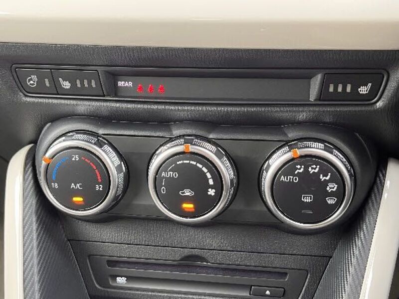MAZDA2