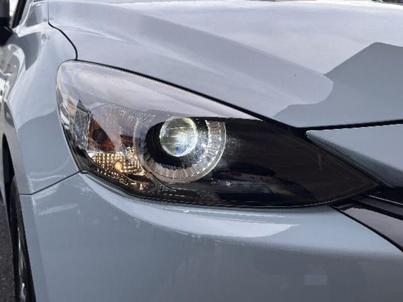 MAZDA2