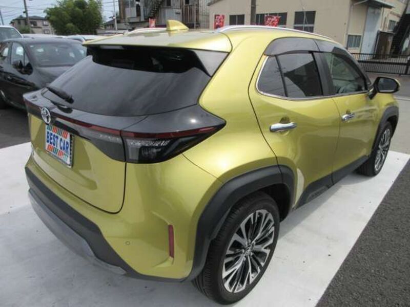 YARIS CROSS