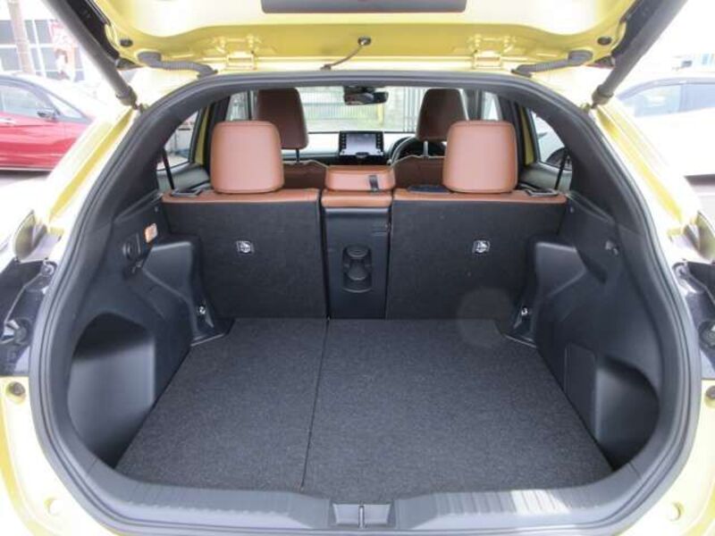 YARIS CROSS