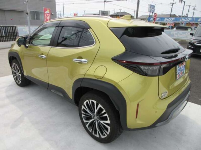 YARIS CROSS