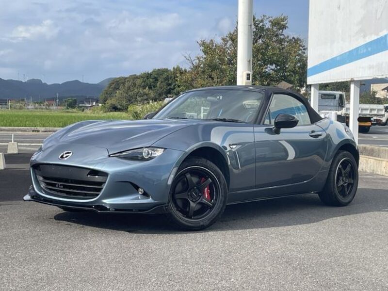 ROADSTER-0