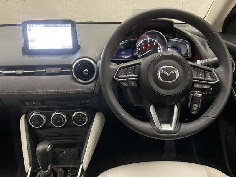 MAZDA2