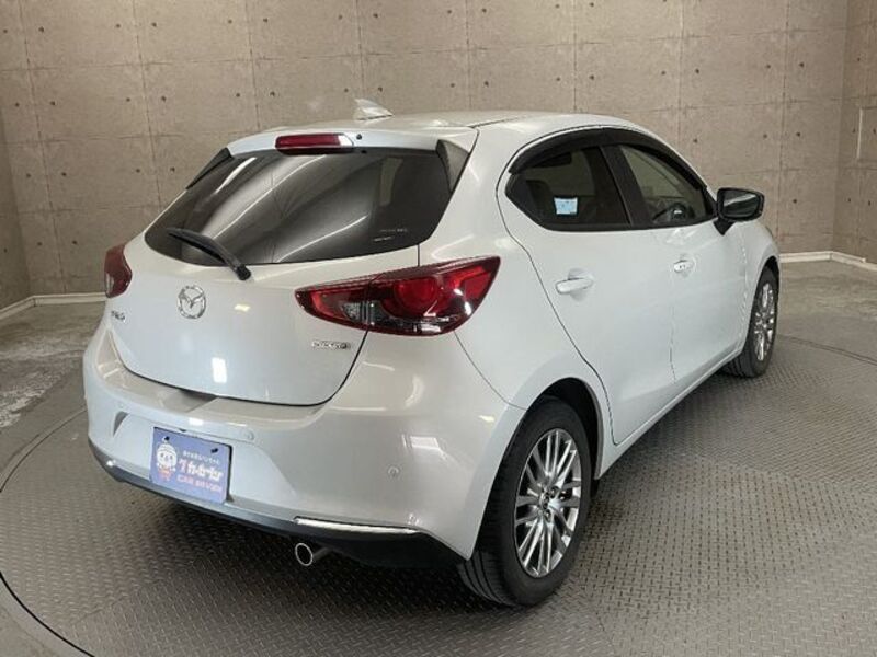 MAZDA2