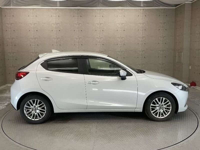 MAZDA2