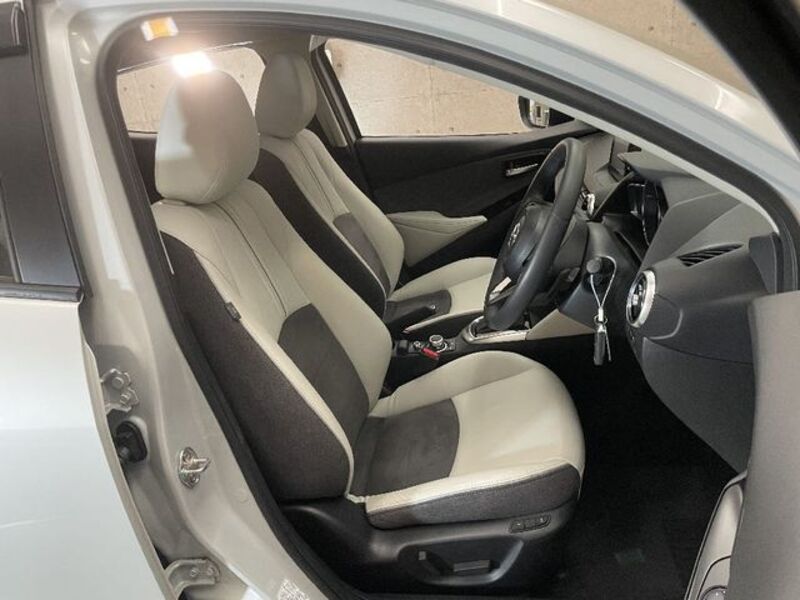 MAZDA2