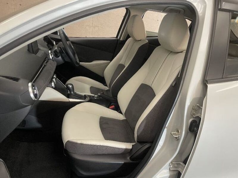 MAZDA2