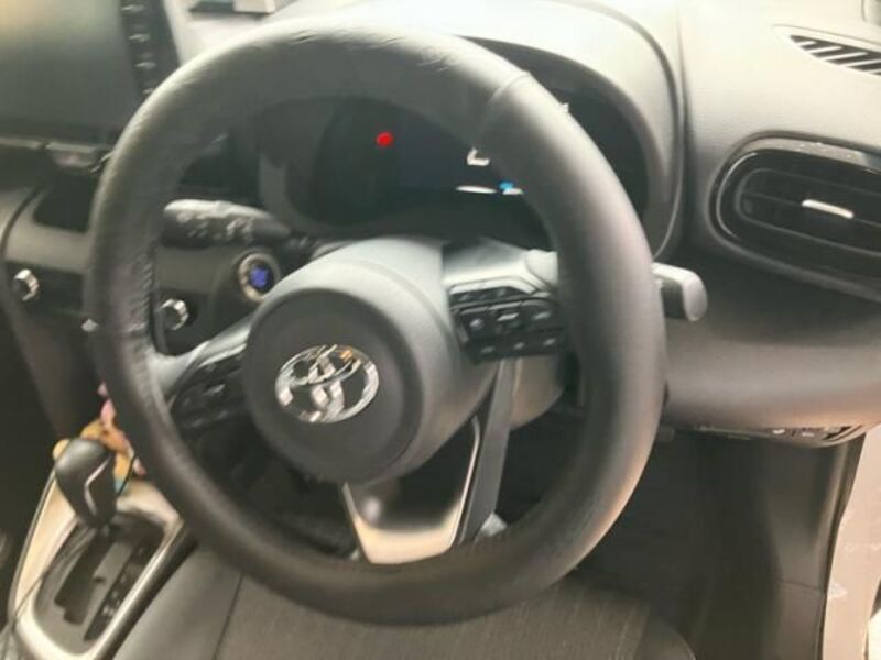 YARIS CROSS
