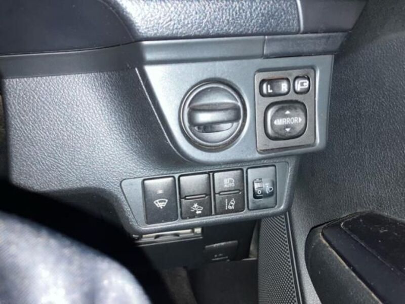COROLLA AXIO