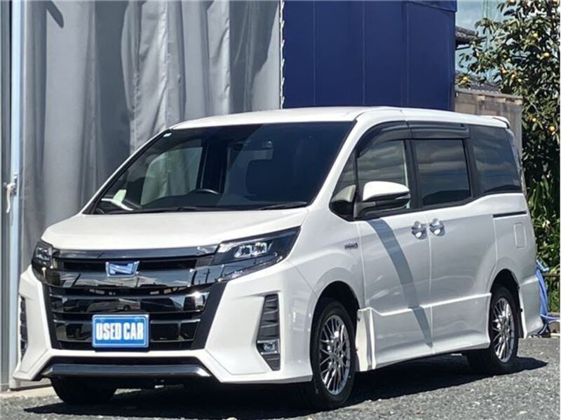 TOYOTA NOAH