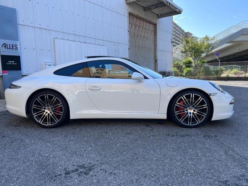 911