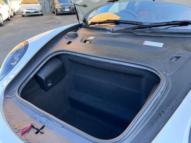 911